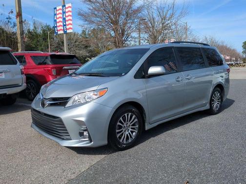 2019 Toyota Sienna XLE