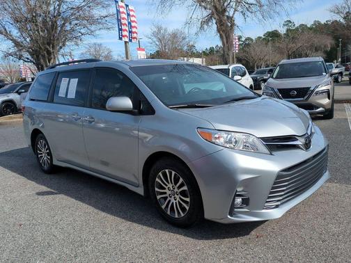 2019 Toyota Sienna XLE