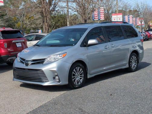 2019 Toyota Sienna XLE