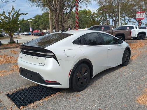 2026 Toyota Prius Plug-In Hybrid SE