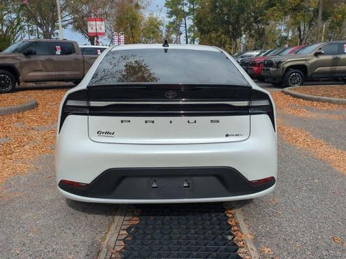 2026 Toyota Prius Plug-In Hybrid SE