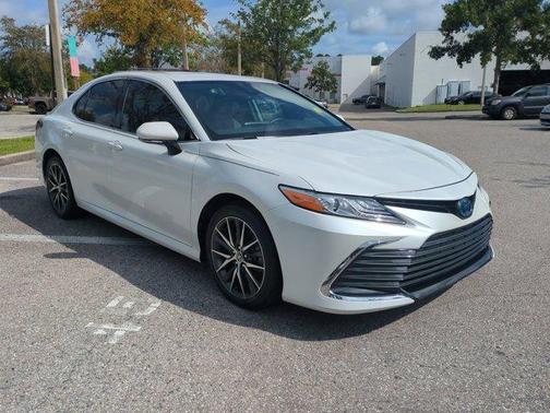 2023 Toyota Camry Hybrid XLE