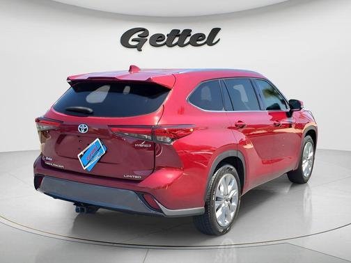 Pearl 2022 Toyota Highlander Hybrid Limited