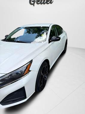 Pearl White Tricoat 2023 Nissan Altima SR Intelligent AWD