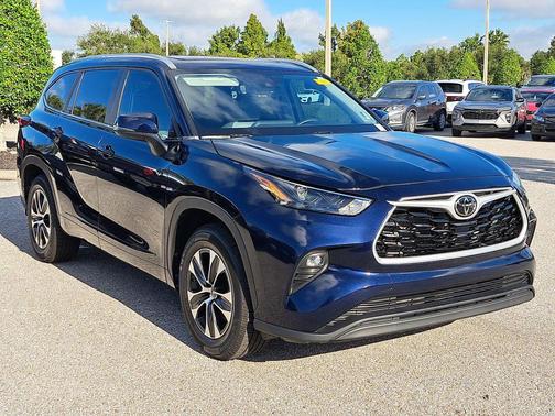 2023 Toyota Highlander XLE
