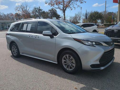 2021 Toyota Sienna LE