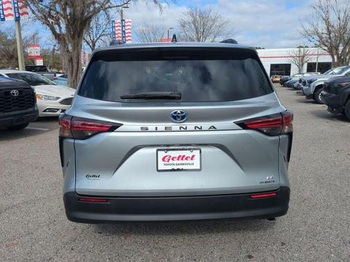 2021 Toyota Sienna LE