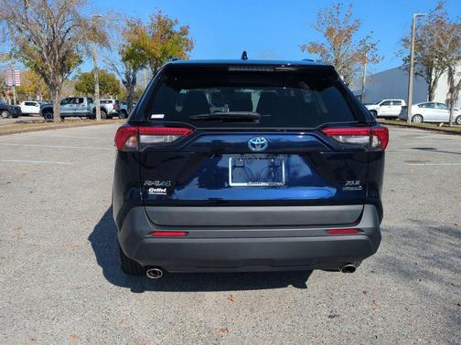 2022 Toyota RAV4 Hybrid XLE Premium