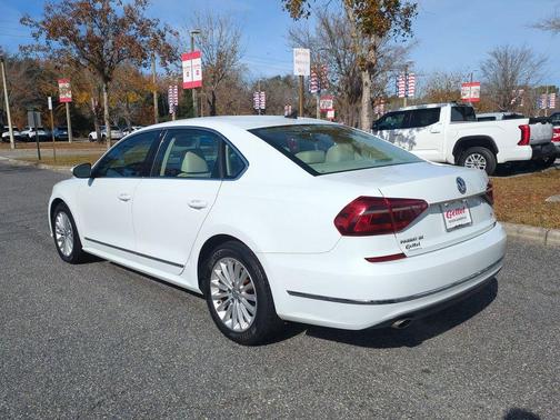 2017 Volkswagen Passat 1.8T SE
