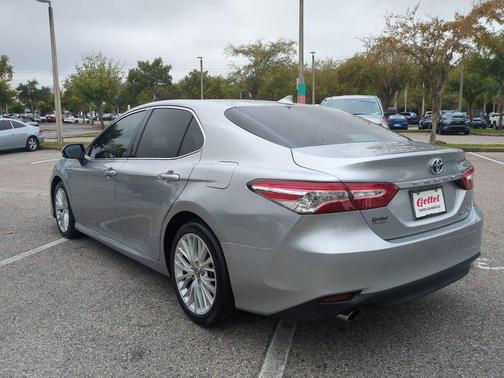 2019 Toyota Camry Hybrid XLE