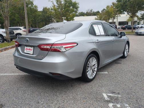 2019 Toyota Camry Hybrid XLE