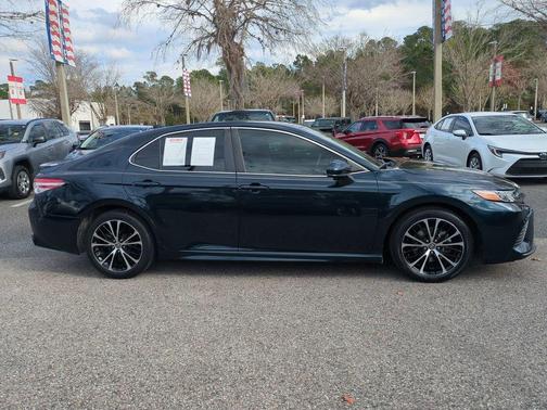 2020 Toyota Camry SE