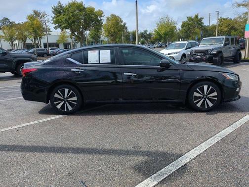 2021 Nissan Altima 2.5 SV