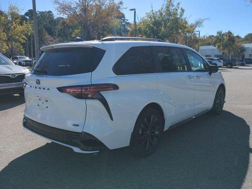 2025 Toyota Sienna XSE 7 Passenger