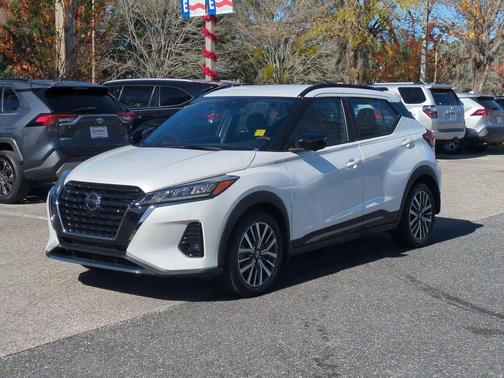 2021 Nissan Kicks SR