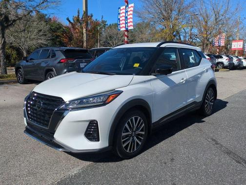 2021 Nissan Kicks SR