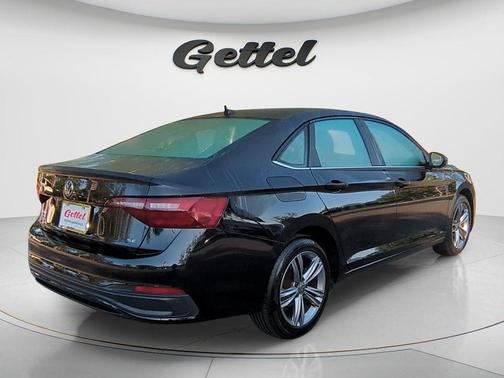 Deep Black Pearl Effect 2024 Volkswagen Jetta 1.5T SE