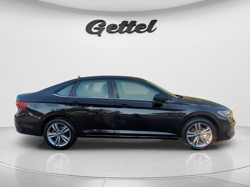 Deep Black Pearl Effect 2024 Volkswagen Jetta 1.5T SE