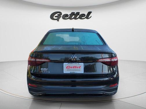 Deep Black Pearl Effect 2024 Volkswagen Jetta 1.5T SE