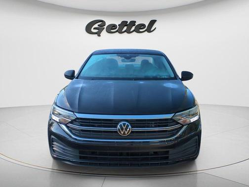 Deep Black Pearl Effect 2024 Volkswagen Jetta 1.5T SE
