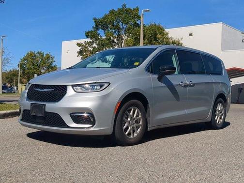 2024 Chrysler Pacifica Touring-L