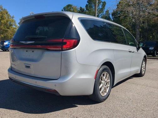 2024 Chrysler Pacifica Touring-L