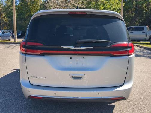 2024 Chrysler Pacifica Touring-L