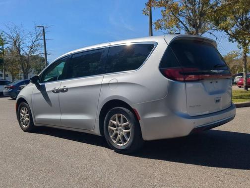 2024 Chrysler Pacifica Touring-L