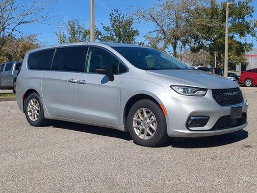 2024 Chrysler Pacifica Touring-L