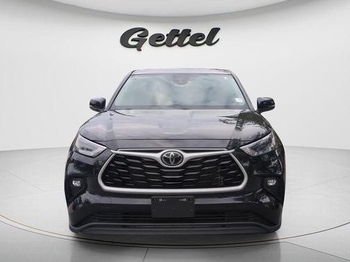 Midnight Black Metallic 2024 Toyota Highlander LE