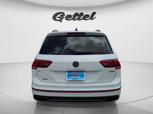 Opal White Pearl Effect 2023 Volkswagen Tiguan 2.0T SE R-Line Black