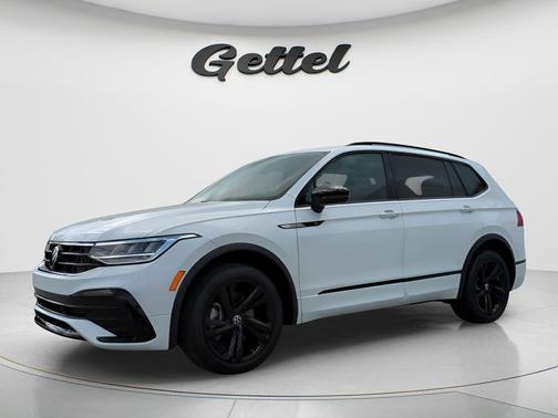 Opal White Pearl Effect 2023 Volkswagen Tiguan 2.0T SE R-Line Black