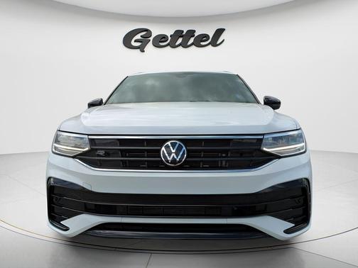 Opal White Pearl Effect 2023 Volkswagen Tiguan 2.0T SE R-Line Black