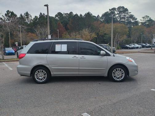 2010 Toyota Sienna XLE