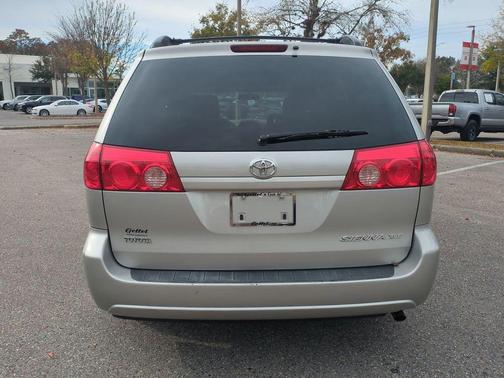 2010 Toyota Sienna XLE