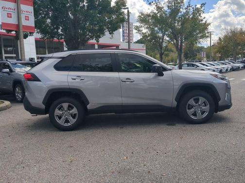 2025 Toyota RAV4 Hybrid LE