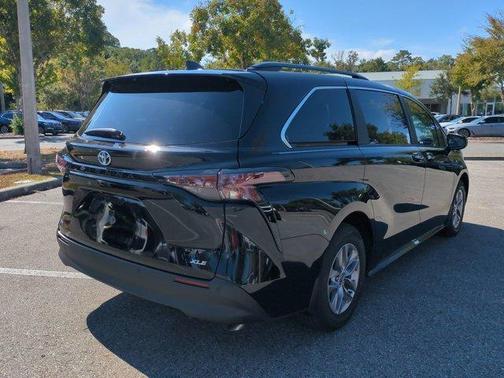 2025 Toyota Sienna XLE 8 Passenger