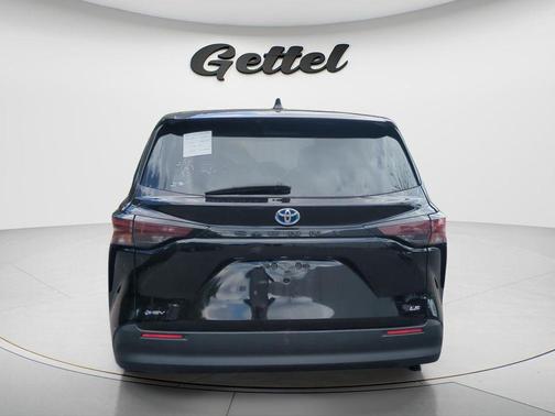 2025 Toyota Sienna LE