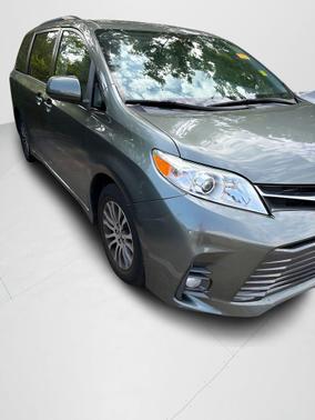 Alumina Jade Metallic 2020 Toyota Sienna XLE