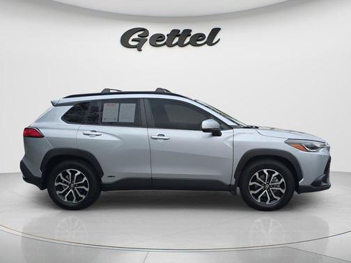 2024 Toyota Corolla Cross Hybrid SE