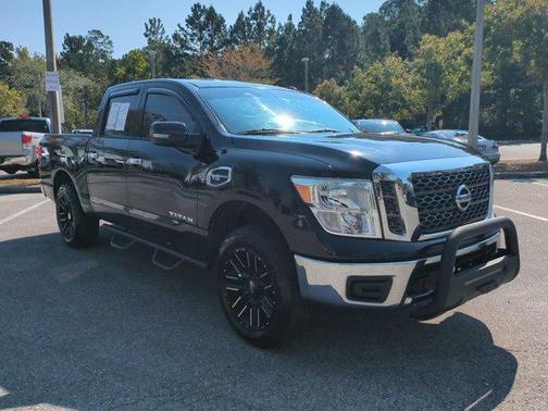 2017 Nissan Titan SV