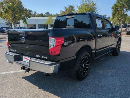 2017 Nissan Titan SV
