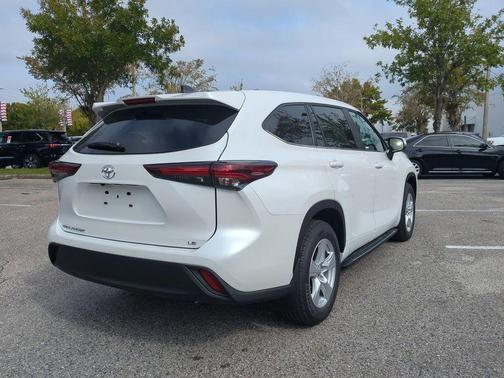 2025 Toyota Highlander LE