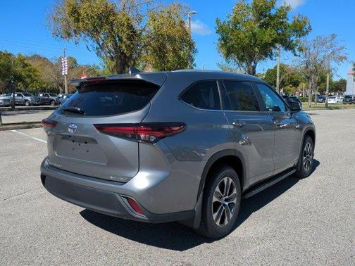 2026 Toyota Highlander XLE