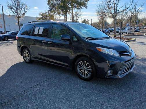2020 Toyota Sienna XLE Premium
