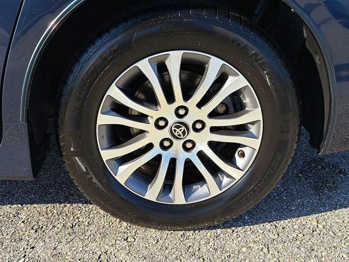 2020 Toyota Sienna XLE Premium