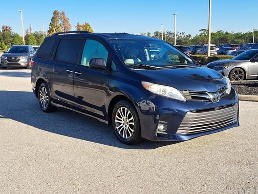 2020 Toyota Sienna XLE Premium