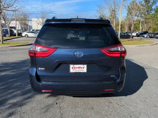 2020 Toyota Sienna XLE Premium