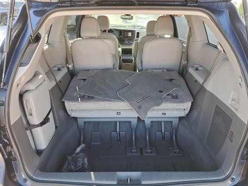 2020 Toyota Sienna XLE Premium