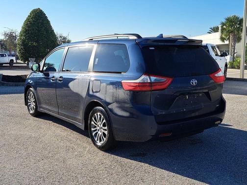 2020 Toyota Sienna XLE Premium
